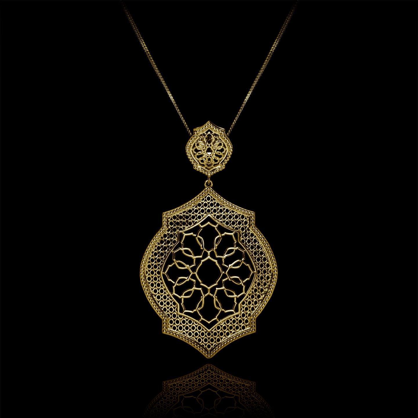 Mauresque Pendant & Chain in Yellow Gold
